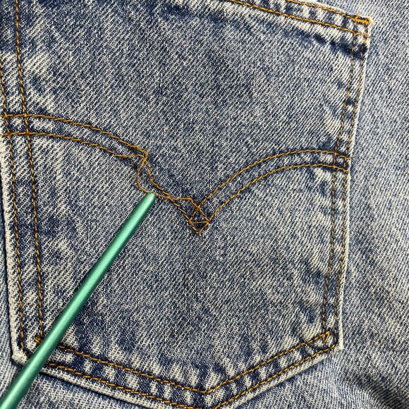 Levis 550 Relaxed Fit Jeans 40 x 32 (30) 100% Cotton (loose stitch on pocket) - Picture 10 of 10